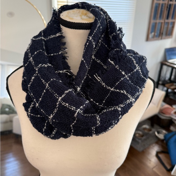 Bass Dark Blue and White Acrylic Infinity Loop  Scarf - Picture 2 of 6